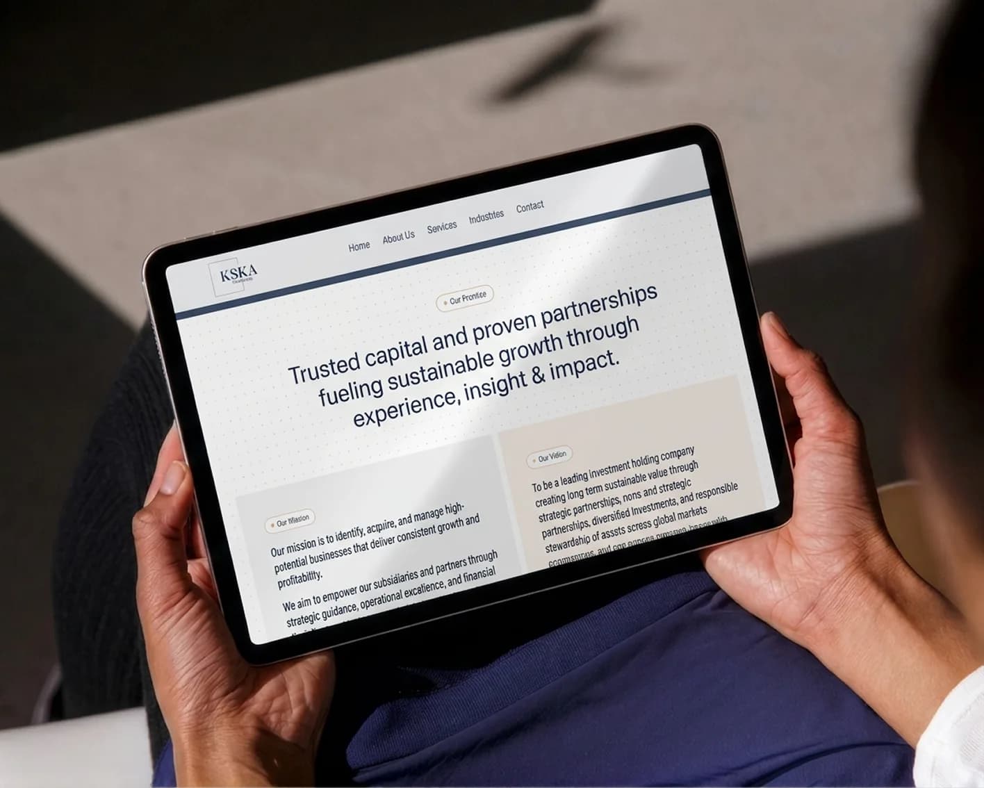 KSKA media — tablet in hand